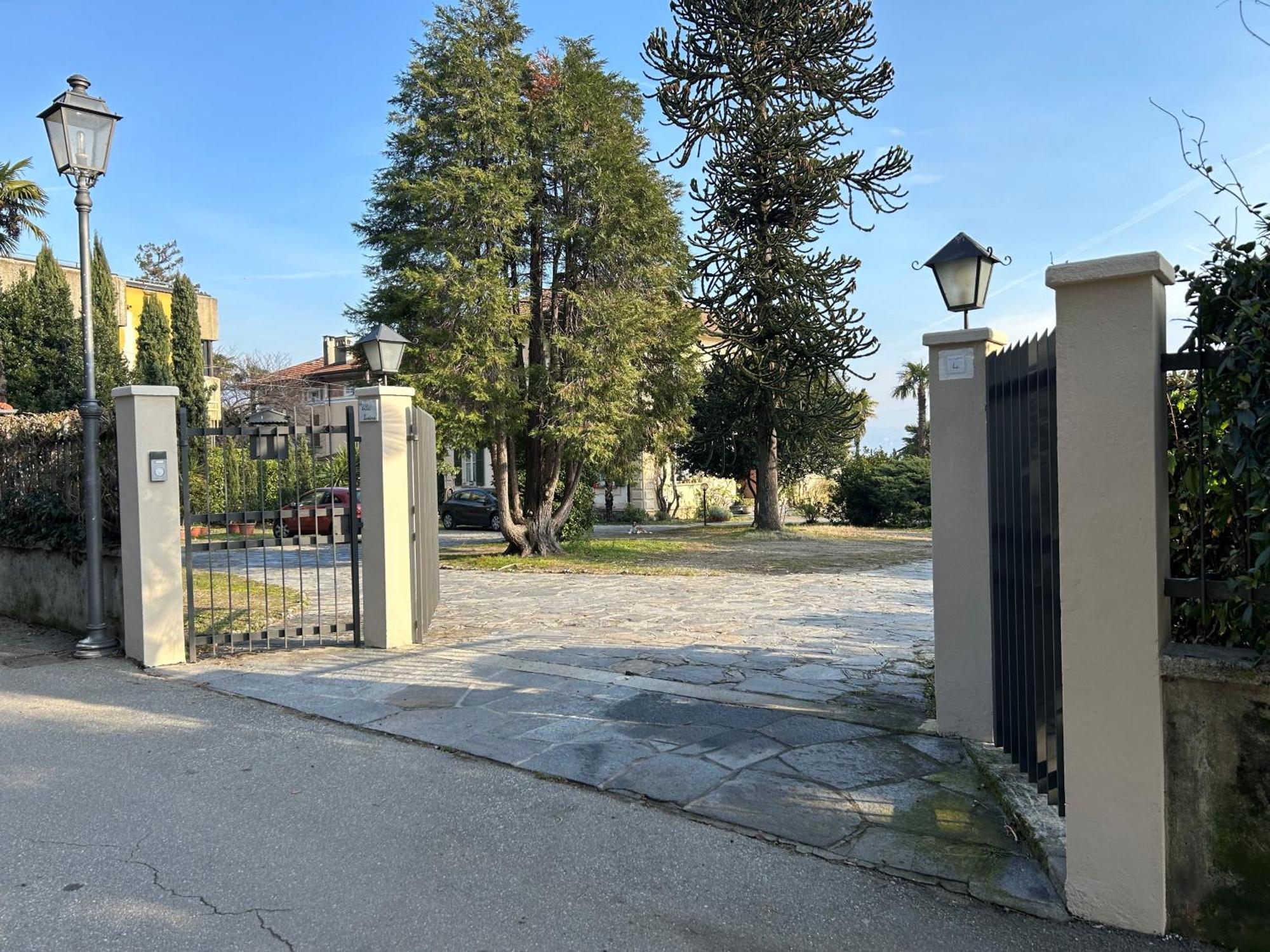 Aparthotel Residenza Dei Fiori Cannero Riviera Zewnętrze zdjęcie