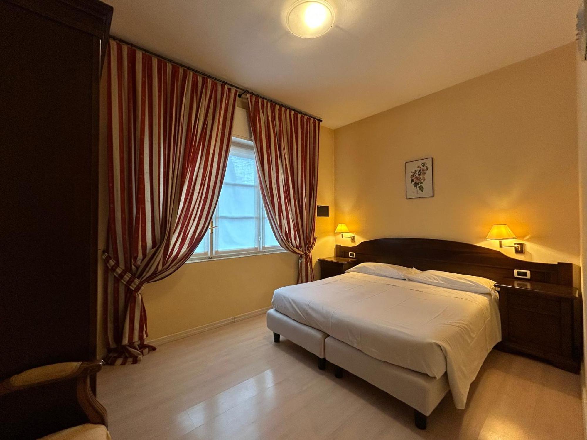 Aparthotel Residenza Dei Fiori Cannero Riviera Zewnętrze zdjęcie